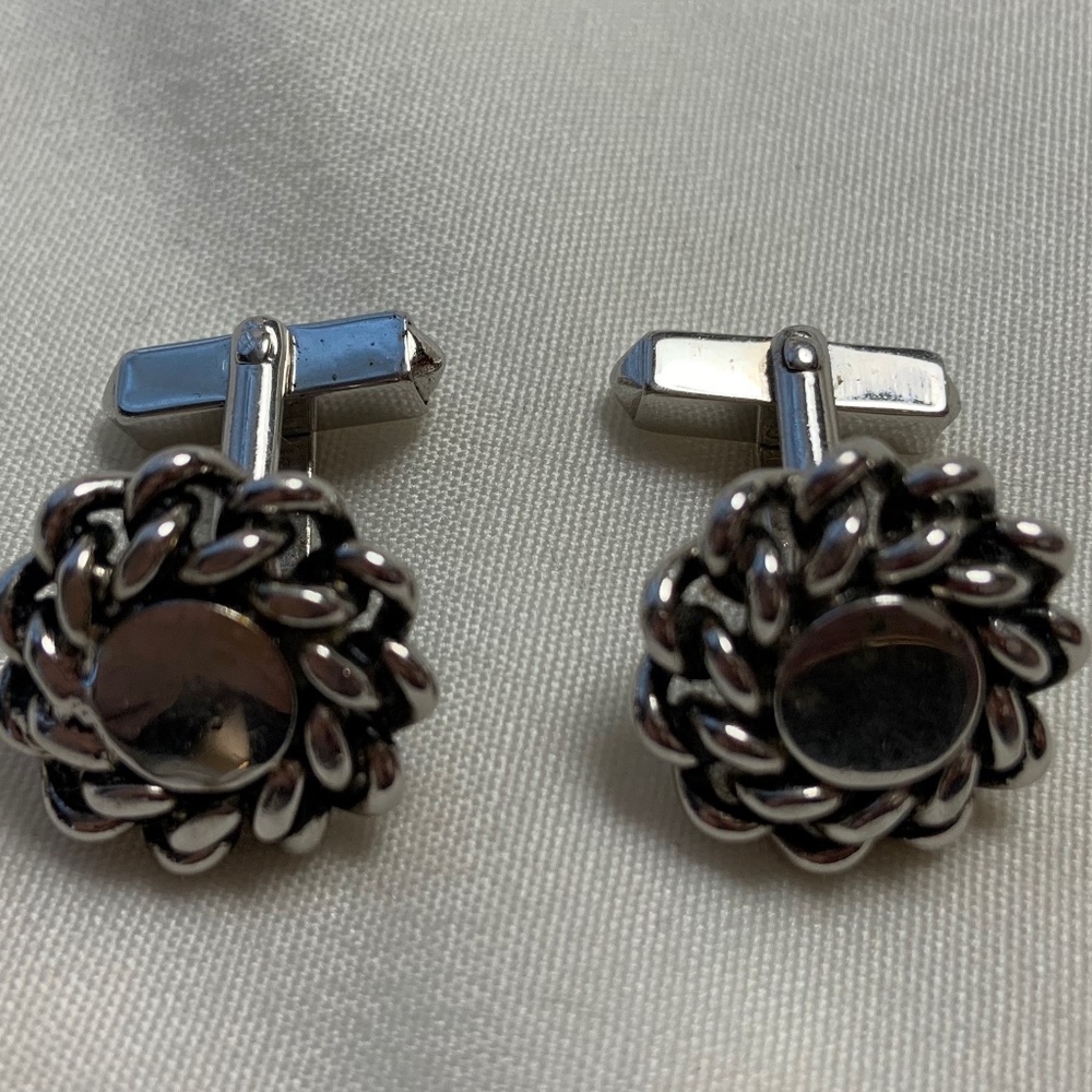 🦩VINTAGE silver tone round detailed cuff links